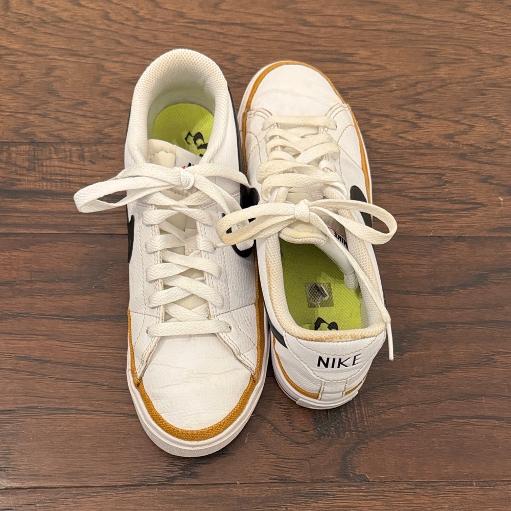Nike Women's White Black and Gold Low-Top Sneakers
